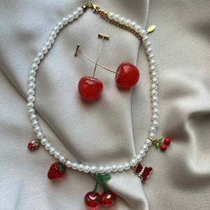 Fruit and Pearls